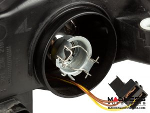 Mercedes Benz C300 Headlight Light Bulb Replacement Clip Set Mercedes Benz C300 Headlight Light Bulb Replacement Clip Set